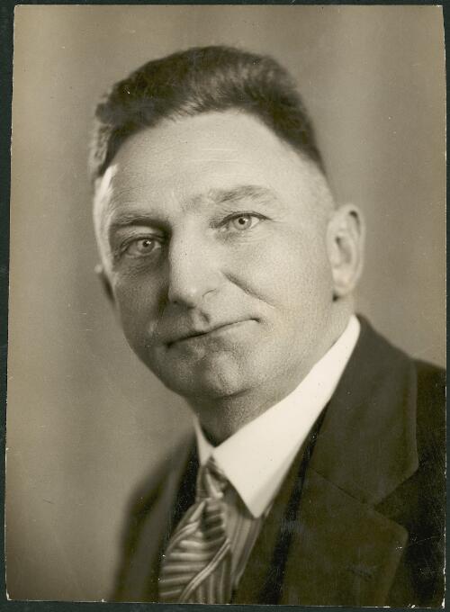 Portrait of Patrick Brady convicted murderer in the Shark Arm case, ca 1935 [picture] / E.W. Searle