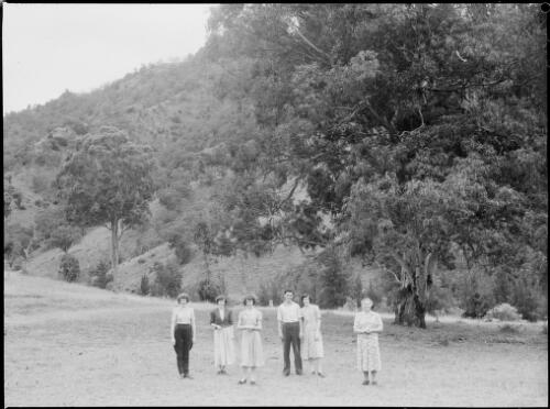 Man and five women standing in a field, Australia, ca. 1945 [picture] / E.W. Searle
