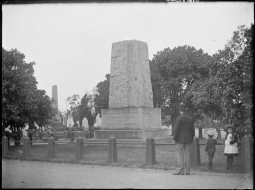 Burke and Wills grave, Melbourne General Cemetery, Carlton, Melbourne, ca. 1902 [picture] / E.W. Searle