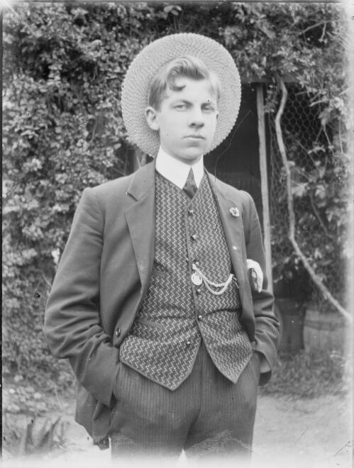 Man wearing a boater hat, Australia, ca. 1900, 1 [picture]