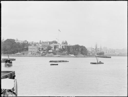 Boats moored in front of Clopee and Bomera, Wylde Street, Potts Point, Sydney Harbour, ca. 1910 [picture]