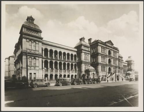 Sydney Hospital, Macquarie Street, Sydney ca. 1925 [picture] / E.W. Searle