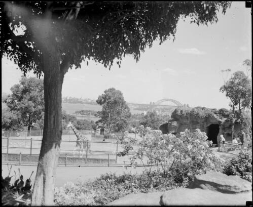 Harbour Bridge viewed from Taronga Park Zoo, Sydney Harbour, ca. 1947, 1 [picture] / E.W. Searle