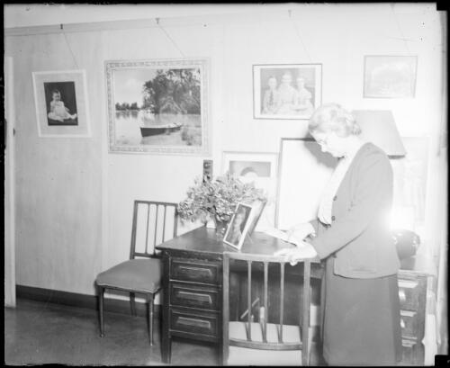 Mrs Searle in the front room of E.W. Searle's photographic studio, Grace Brothers Store, Grose Street, Broadway, Sydney, ca. 1948, 1 [picture] / E.W. Searle