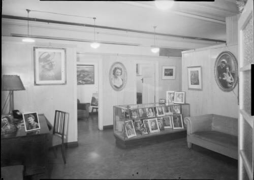 Front room of E.W. Searle's photographic studio, Grace Brothers Store, Grose Street, Broadway, Sydney, ca. 1948, 3 [picture] / E.W. Searle