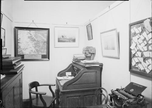 Bureau in E.W. Searle's photographic studio, Grace Brothers Store, Grose Street, Broadway, Sydney, ca. 1948, 2 [picture] / E.W. Searle