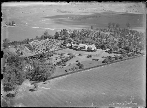 Aerial view of Gilbulla, New South Wales, ca. 1935, 3 [picture] / E.W. Searle