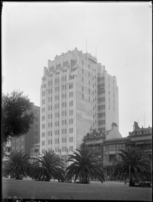 BMA House,135-137 Macquarie Street, Sydney, ca. 1935 [picture] / E.W. Searle