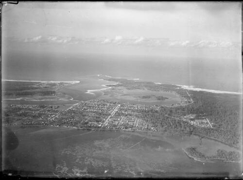 Aerial view of Swansea, Lake Macquarie, New South Wales, ca. 1935 [picture] / E.W. Searle