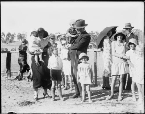 Family group at the races, Australia, ca. 1925 [picture] / E.W. Searle