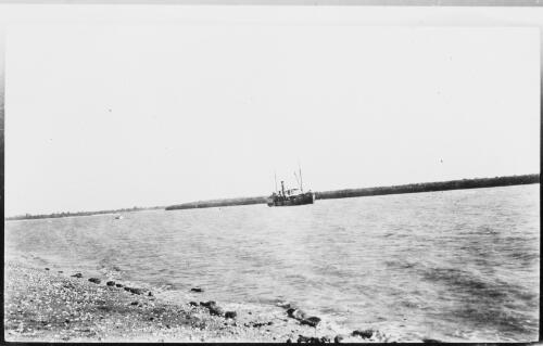 Ship in the Norman River, Gulf of Carpentaria, Queensland, ca. 1925 [picture]