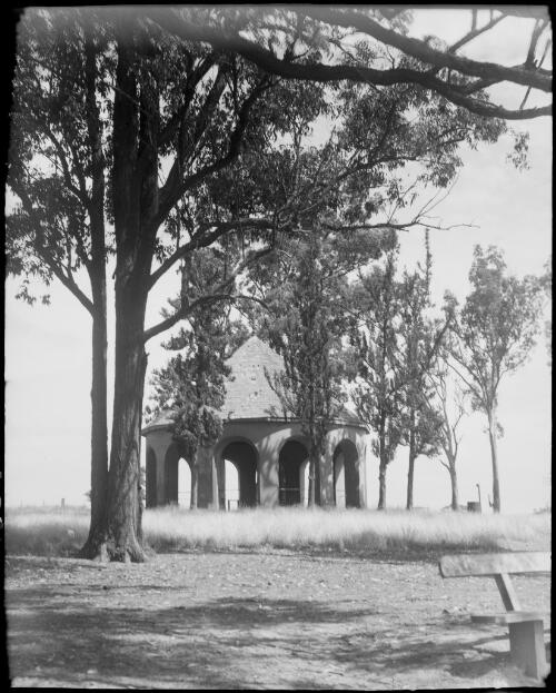 Governor's bath house, Parramatta, New South Wales, ca. 1935, 1 [picture] / E.W. Searle