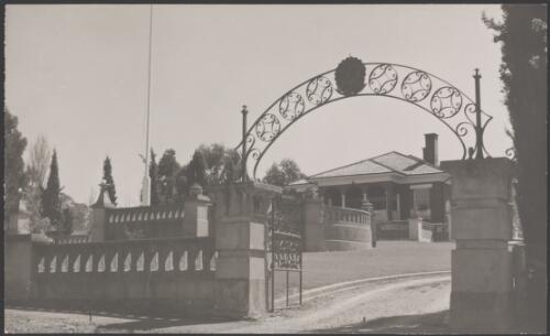 House on the corner of Flinders Way and Mugga Way, Canberra, ca. 1949 [picture] / E.W. Searle
