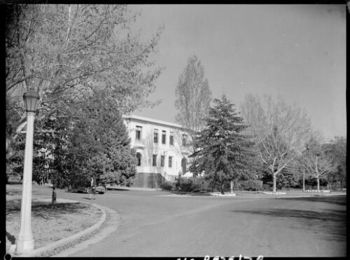 Canberra Post Office, Walpole Crescent, Canberra, ca. 1949 [picture] / E.W. Searle
