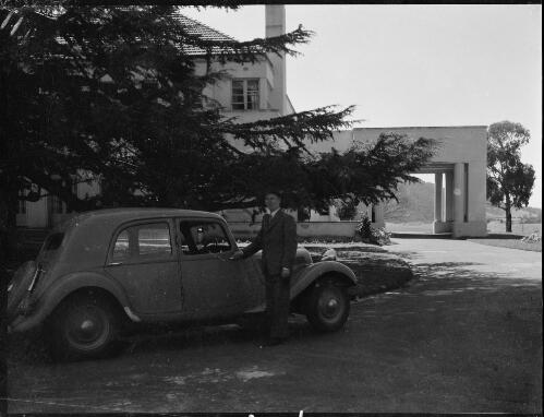 E.W. Searle beside his Citroen outside the entrance to the Governor-General's residence, Yarralumla, Canberra, ca. 1949 [picture] / E.W. Searle