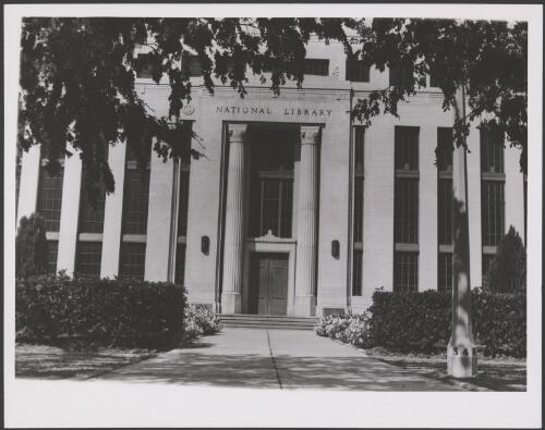 Front door of the original National Library of Australia, Kings Avenue, Canberra, ca. 1949 [picture] / E.W. Searle