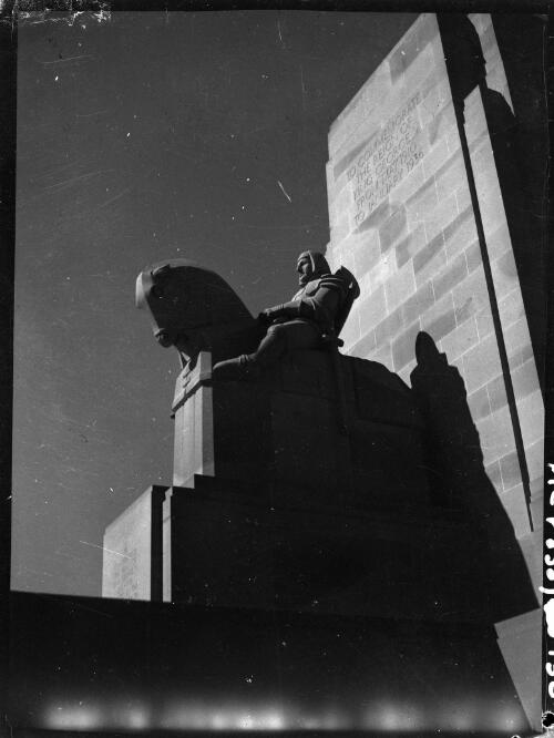 Close view of the King George V monument, Queen Victoria Terrace, Canberra, ca. 1949, 2 [picture] / E.W. Searle