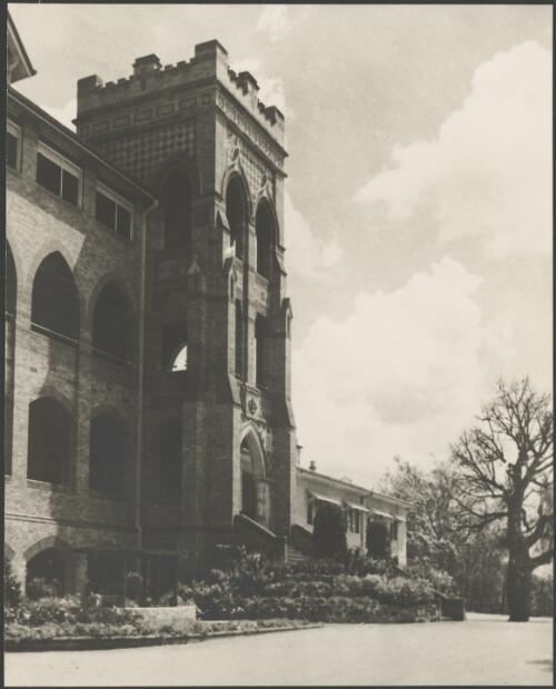 Square tower, Stuartholme School, Toowong, Queensland, ca. 1949 [picture] / E.W. Searle