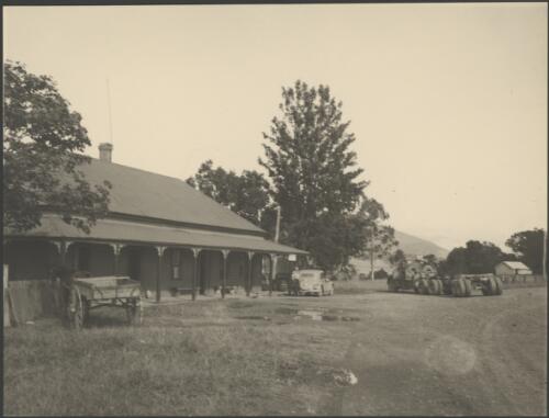 Hotel at Bellbrook, New South Wales, ca. 1945 [picture] / E.W. Searle