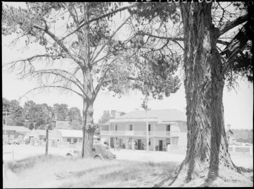 Surveyor General Hotel, Berrima, New South Wales, ca. 1945, 1 [picture] / E.W. Searle