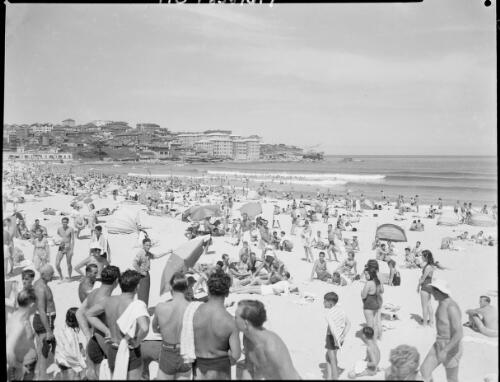Crowds on Bondi Beach, Bondi, Sydney, ca. 1935, 1 [picture] / E.W. Searle