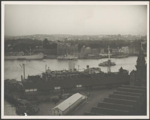 Circular Quay, Sydney, ca. 1930 [picture] / E.W. Searle