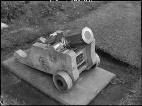 Brass mortar from the German ship SS Essen, Garden Island, Sydney Harbour, ca. 1935, 3 [picture] / E.W. Searle