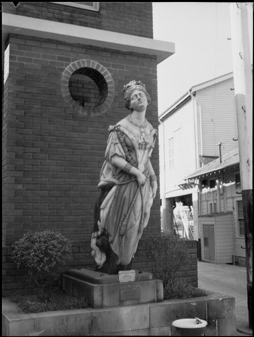 Queen Victoria, the figurehead from the sailing ship Windsor Castle, Garden Island, Sydney Harbour, ca. 1935, 3 [picture] / E.W. Searle