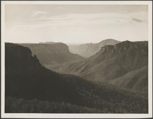 Grose Valley, Blue Mountains, New South Wales, ca. 1935, 3 [picture] / E.W. Searle