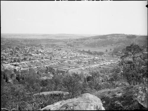 View over Bowral, New South Wales, ca. 1935, 1 [picture] / E.W. Searle