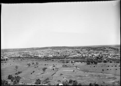 View over Goulburn, New South Wales, ca. 1935, 3 [picture] / E.W. Searle