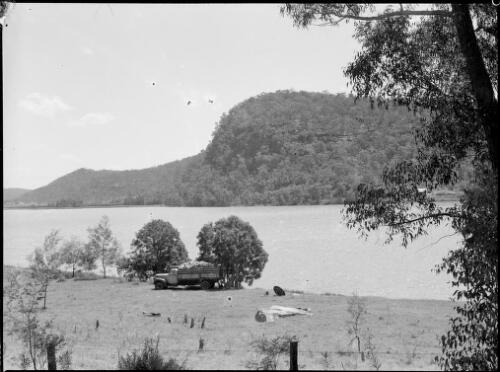 Loaded truck, Hawkesbury River, New South Wales, ca. 1935 [picture] / E.W. Searle