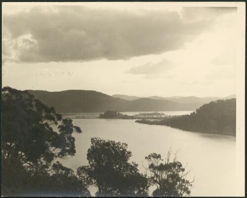 Hawkesbury River, New South Wales, ca. 1935, 11 [picture] / E.W. Searle