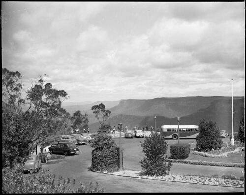Car park with tourist buses, Katoomba, Blue Mountains, New South Wales, ca. 1935, 2 [picture] / E.W. Searle