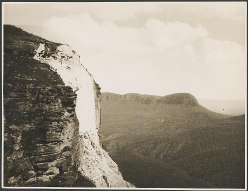 Land slip, Katoomba, Blue Mountains, New South Wales, ca. 1935, 4 [picture] / E.W. Searle