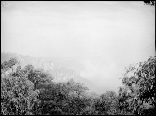Three Sisters, Katoomba, Blue Mountains, New South Wales, ca. 1935, 4 [picture] / E.W. Searle