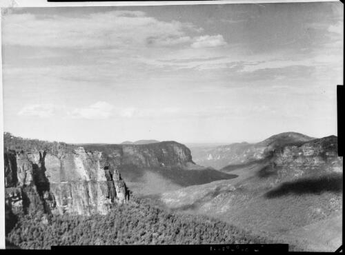 Pulpit Rock from Govett's Leap, Blackheath, Blue Mountains, New South Wales, ca. 1935 [picture] / E.W. Searle