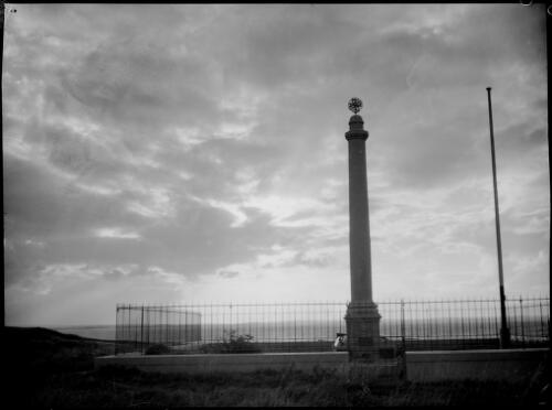 La Perouse monument, La Perouse, Botany Bay, New South Wales, ca. 1935, 2 [picture] / E.W. Searle