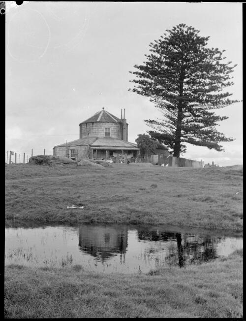 Old Customs House, La Perouse, Botany Bay, New South Wales, ca. 1935, 1 [picture] / E.W. Searle