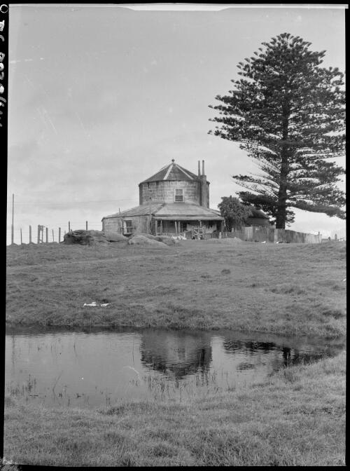 Old Customs House, La Perouse, Botany Bay, New South Wales, ca. 1935, 2 [picture] / E.W. Searle