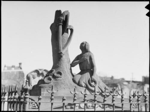 Grave sculpture, St. Stephen's Anglican Church, Newtown, Sydney, 1936 [picture] / E.W. Searle