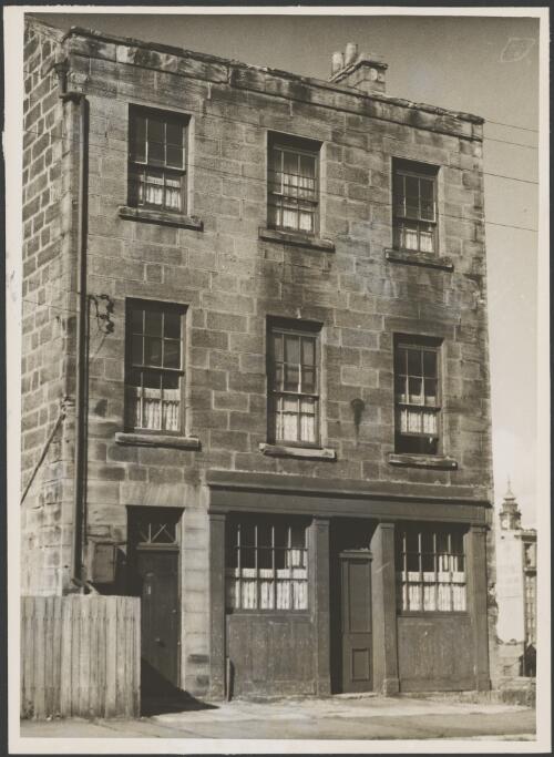 Front view of multi storey dwelling, Sydney, ca. 1940 [picture] / E.W. Searle
