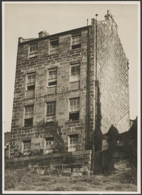 Rear view of multi storey dwelling, Sydney, ca. 1940 [picture] / E.W. Searle