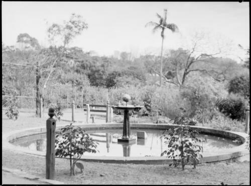 Women's Christian Temperance Union Fountain, Royal Botanic Gardens, Sydney, ca. 1945, 6 [picture] / E.W. Searle