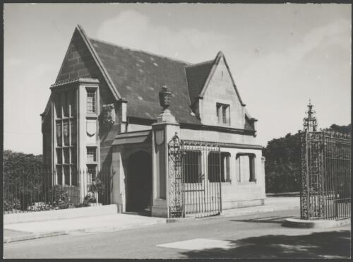 Gate house, Baxter's Lodge, University of Sydney, Camperdown, Sydney, ca. 1935 [picture] / E.W. Searle