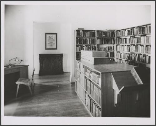 Interior view of a small library, University of Sydney, Camperdown, Sydney, ca. 1935, 1 [picture] / E.W. Searle