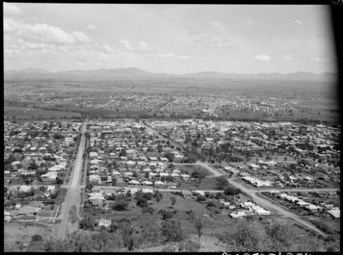 View of Tamworth from the Oxley Scenic Lookout, Tamworth, New South Wales, ca. 1949, 1 [picture] / E.W. Searle