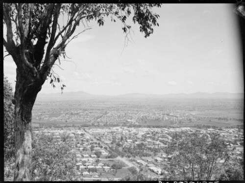 View of Tamworth from the Oxley Scenic Lookout, Tamworth, New South Wales, ca. 1949, 2 [picture] / E.W. Searle