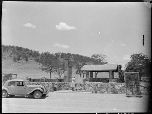 E.W. Searle's Citroen at Henry Lawson's childhood home, Eurunderee, New South Wales, ca. 1949, 1 [picture] / E.W. Searle