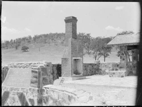 Plaque and chimney stack of Henry Lawson's childhood home, Eurunderee, New South Wales, ca. 1949, 1 [picture] / E.W. Searle